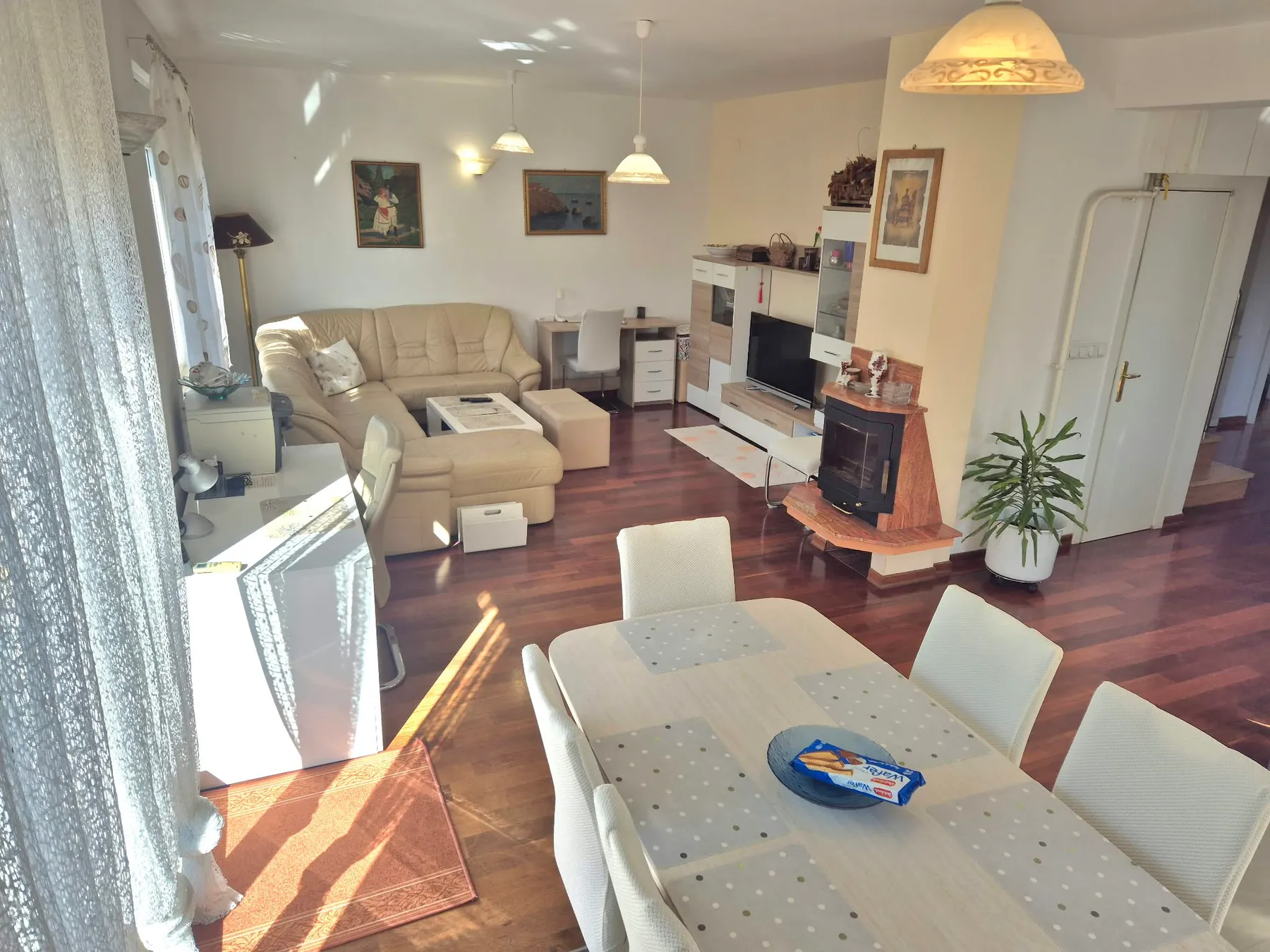 Dnevni boravak i blagovaonica apartmana Maksimir Lux